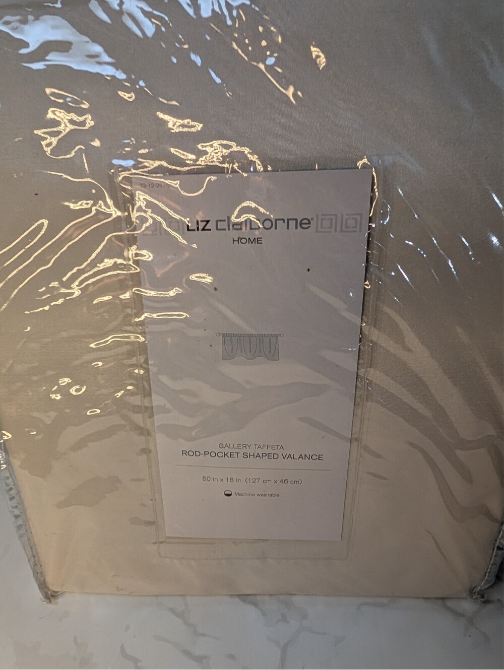 Liz Claiborne Home Gallery Taffeta Shaped Valance 50 x 18 Ivory NOS